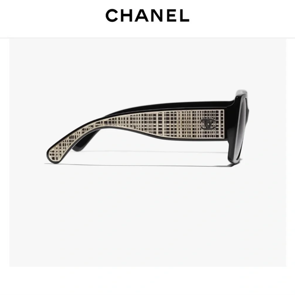 COPY - CHANEL Black Oversized Sunglasses with Tinted Lenses and Distinctive Tem… - Picture 3 of 10